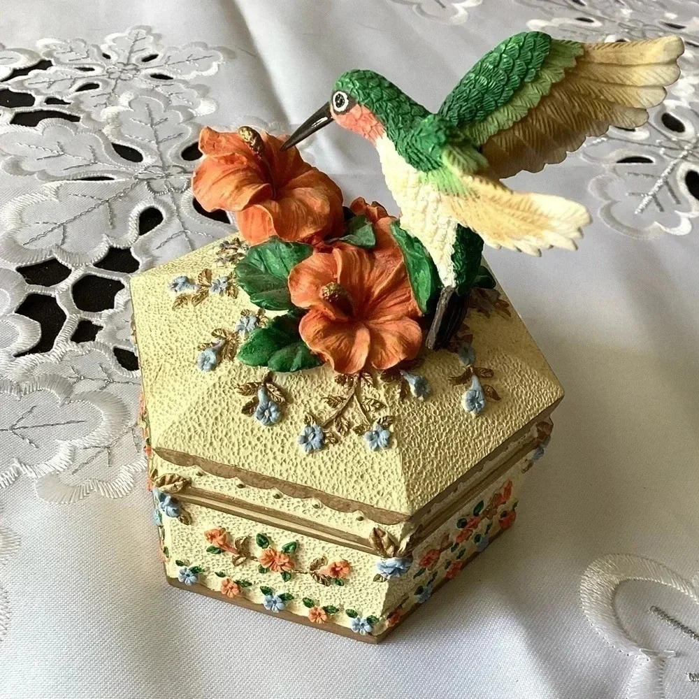 2001 Holsted House Ruby-Throated Hummingbird music trinket box Wings of Love